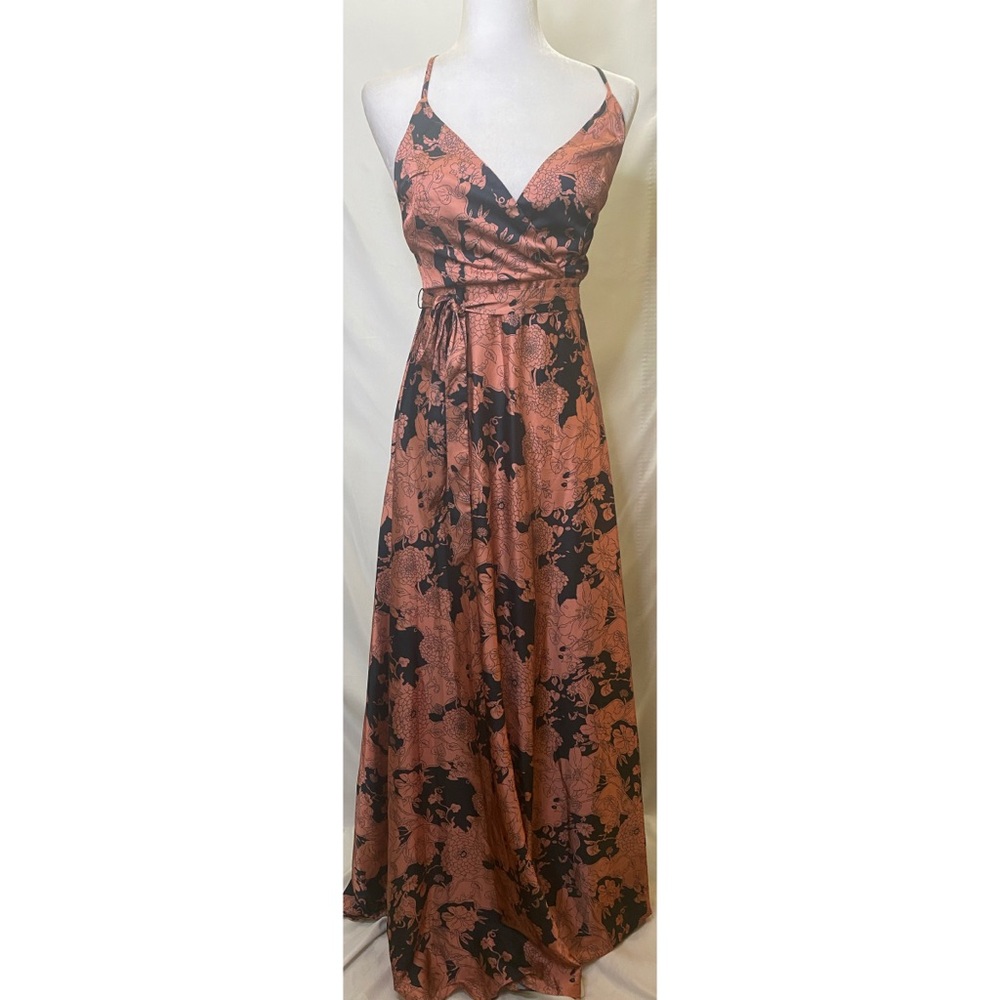 Lulu’s criss cross back coral  black floral maxi S